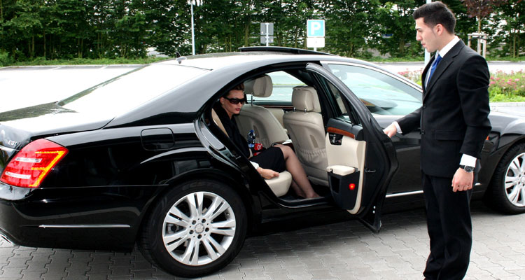 Private Car Rental with Driver in Egypt | Flexible Hourly & Daily Service