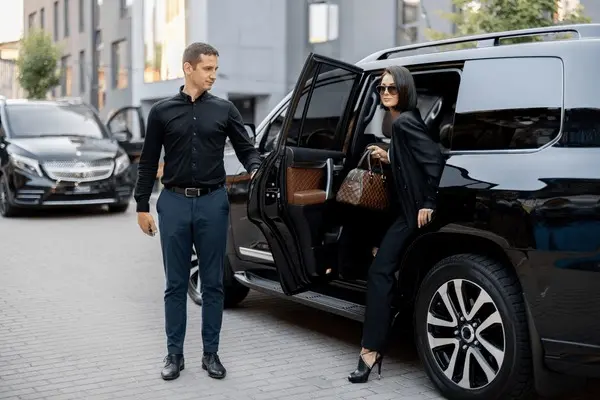 Luxury Limo Airport Service Egypt | UAE